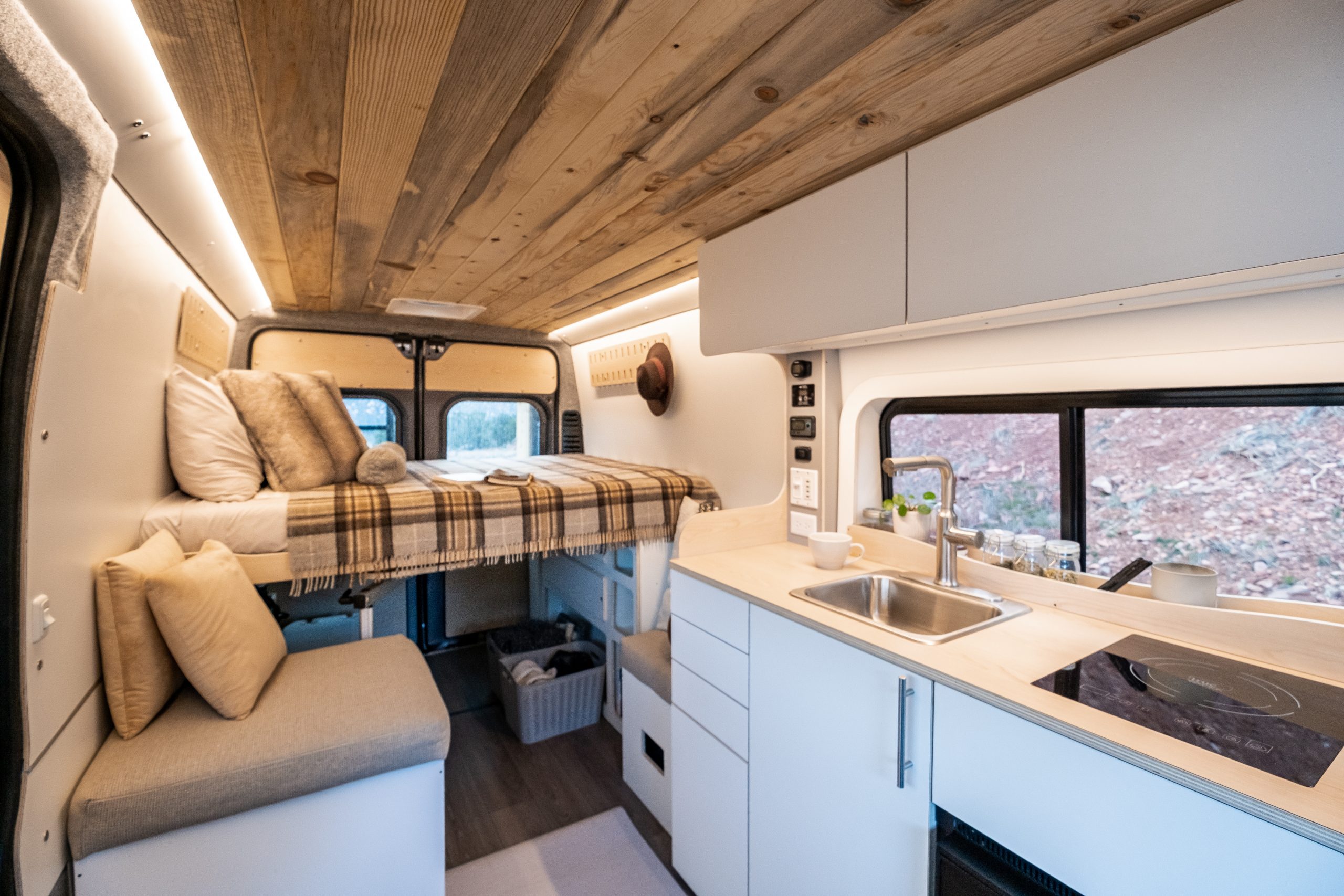 DM Vans LV-5 camper van