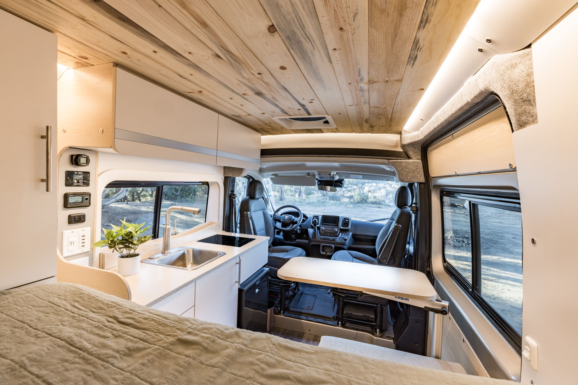 DM Vans LV-7 camper van