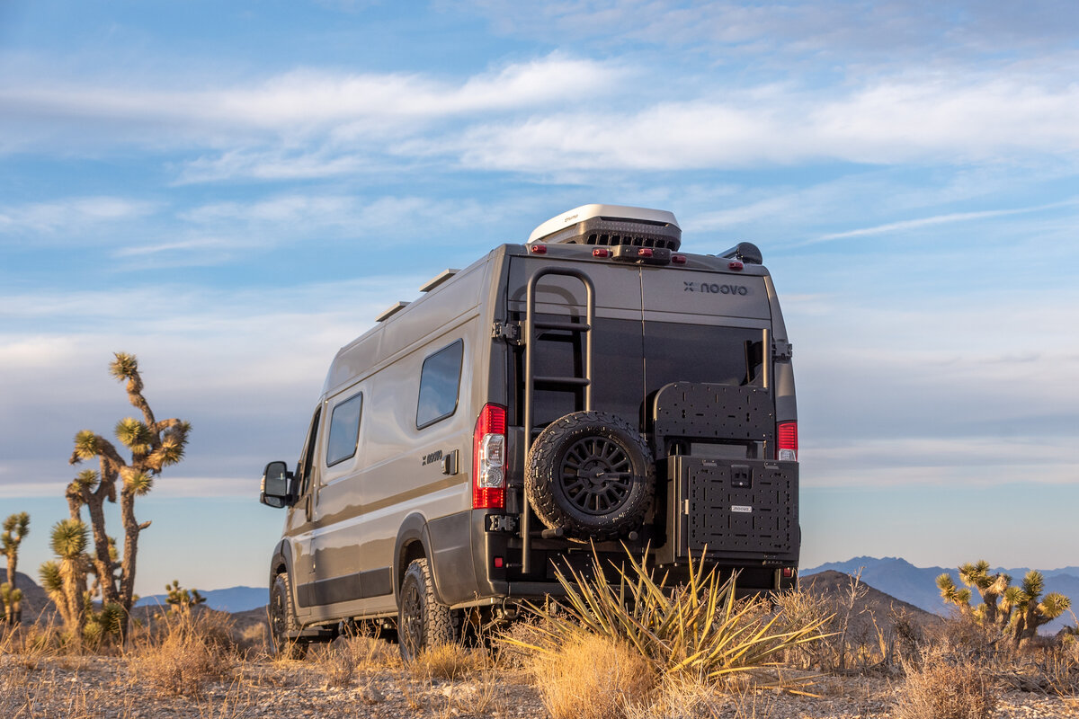 Noovo Lite camper van in the desert