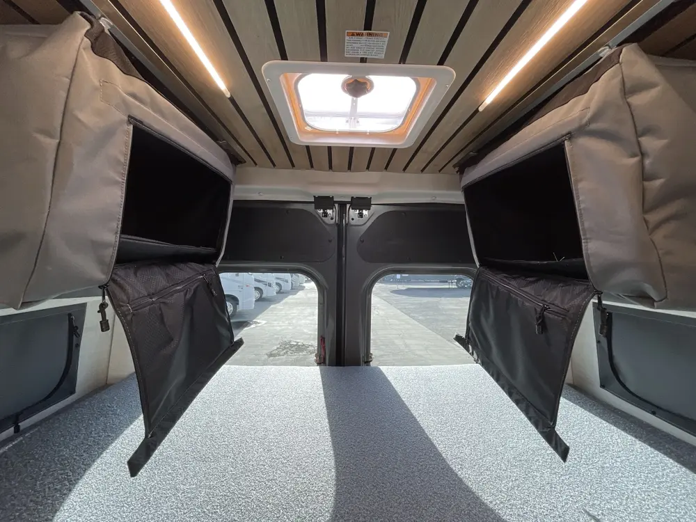 Thor Freedom Elite 17D camper van