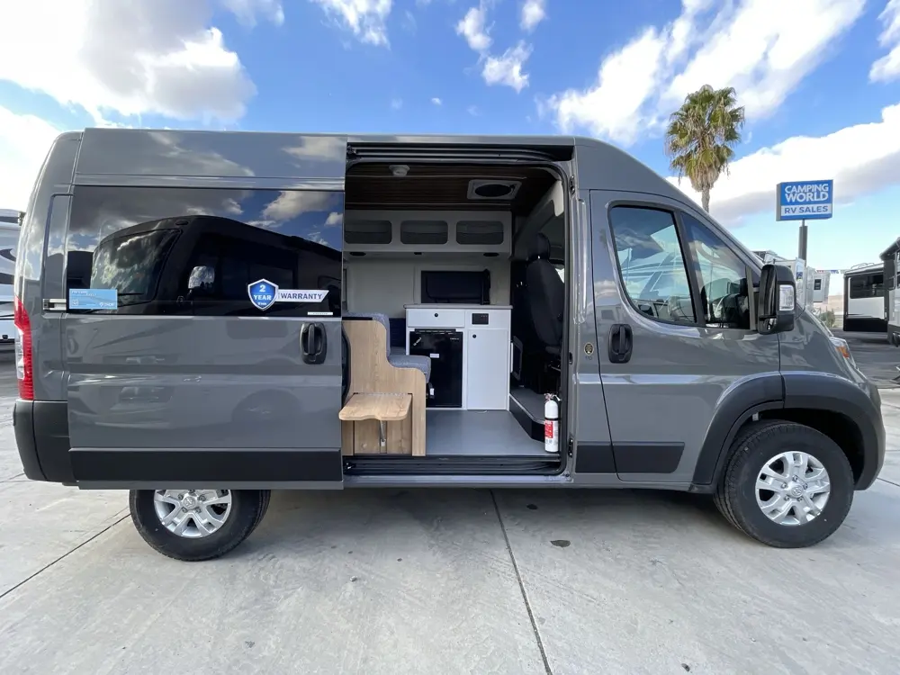 Thor Freedom Elite 17D camper van - interior kitchen