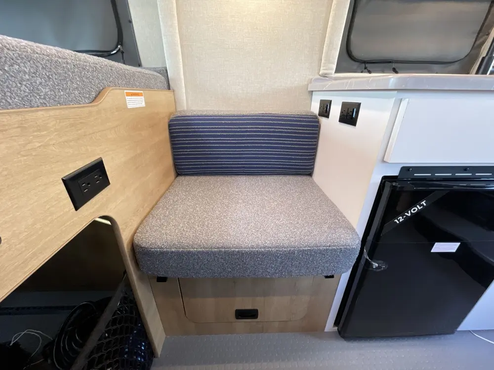 Thor Freedom Elite 17D camper van - interior bathroom
