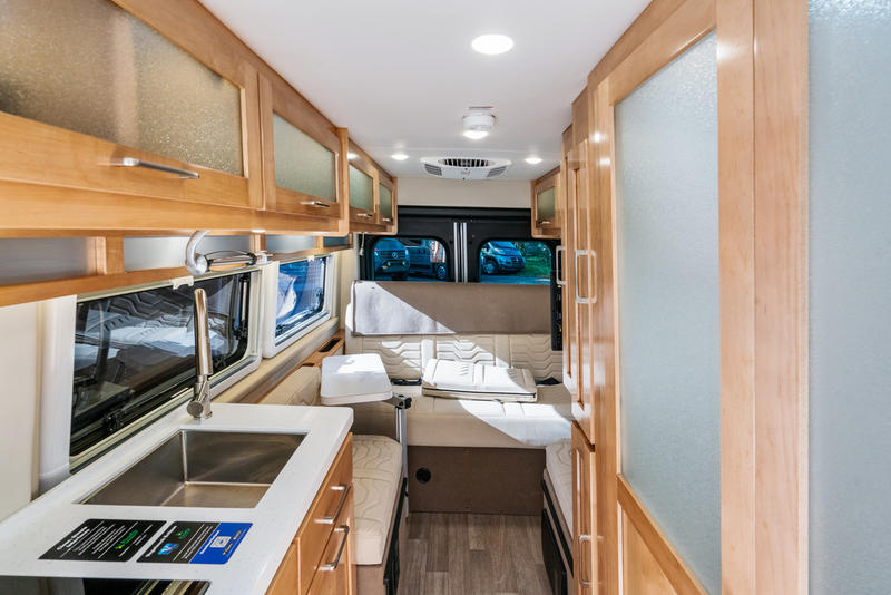 Coachmen Nova 20C Pop-Top camper van