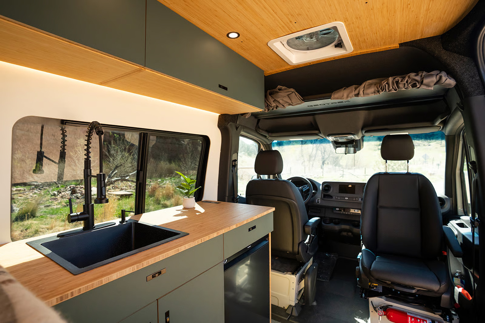 Geotrek Vans Albatross (2WD) camper van